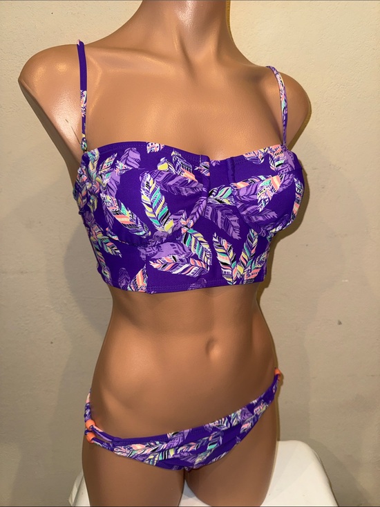 Hobie Other - NWT Hobie bikini set size M underwire